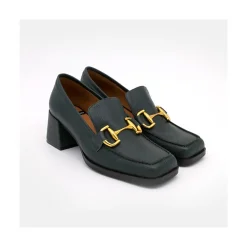 Kiski - Mocasin De Piel Con Tacon Ancho Y Adorno Metalico