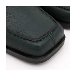 Kiski - Mocasin De Piel Con Tacon Ancho Y Adorno Metalico