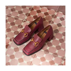 Kiski - Mocasin De Piel Con Tacon Ancho Y Adorno Metalico