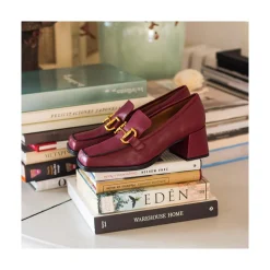 Kiski - Mocasin De Piel Con Tacon Ancho Y Adorno Metalico