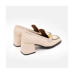 Kiski - Mocasin De Piel Con Tacon Ancho Y Adorno Metalico