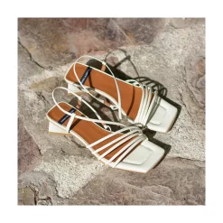 Mazzy - Sandalia De Tiras Con Tacon De Diseno Triangular