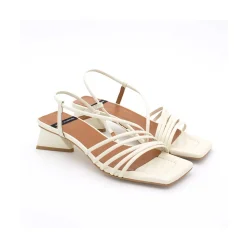 Mazzy - Sandalia De Tiras Con Tacon De Diseno Triangular