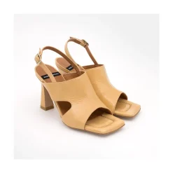 Newton - Sandalia Comoda De Tacon