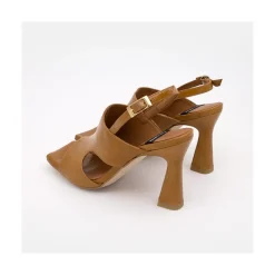 Newton - Sandalia Comoda De Tacon