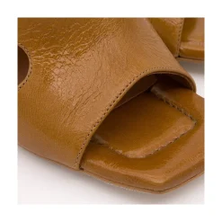 Newton - Sandalia Comoda De Tacon