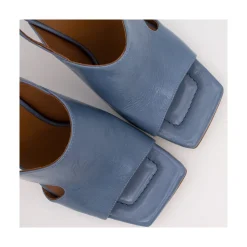 Newton - Sandalia Comoda De Tacon