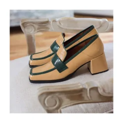 Peggy - Mocasin De Piel Brillante Duotono Con Tacon Ancho