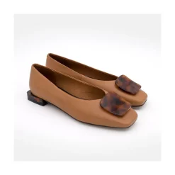 Telire- Bailarinas De Piel Con Punta Cuadrada Y Adorno Y Tacon De Carey